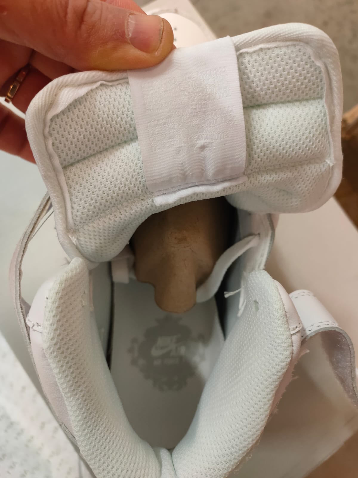 پکیج کفش51 جفتی از برندAIR JORDAN 1 MID - و49 جفت از برند AIR FORCE 1 MID 07