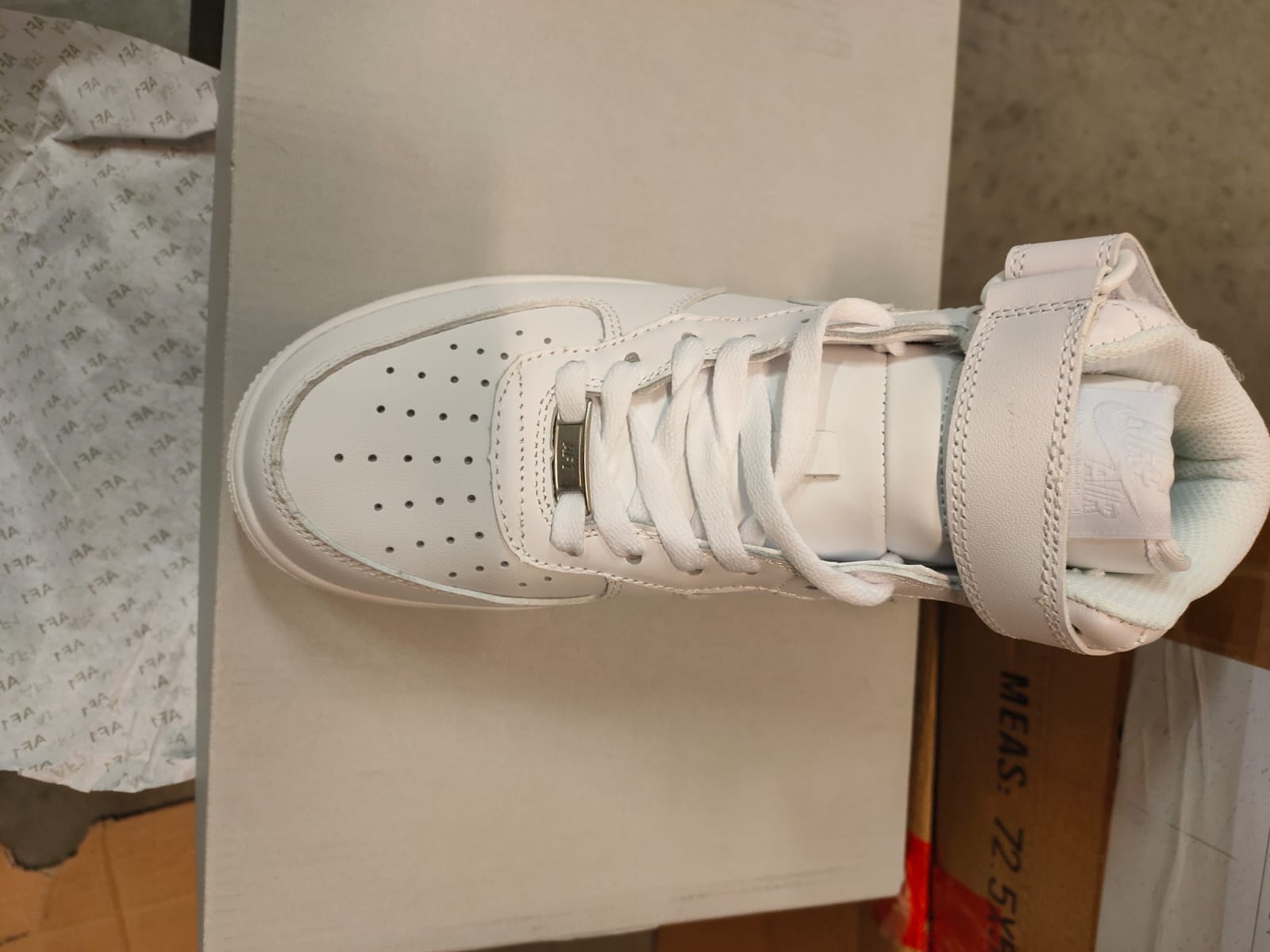 پکیج کفش51 جفتی از برندAIR JORDAN 1 MID - و49 جفت از برند AIR FORCE 1 MID 07