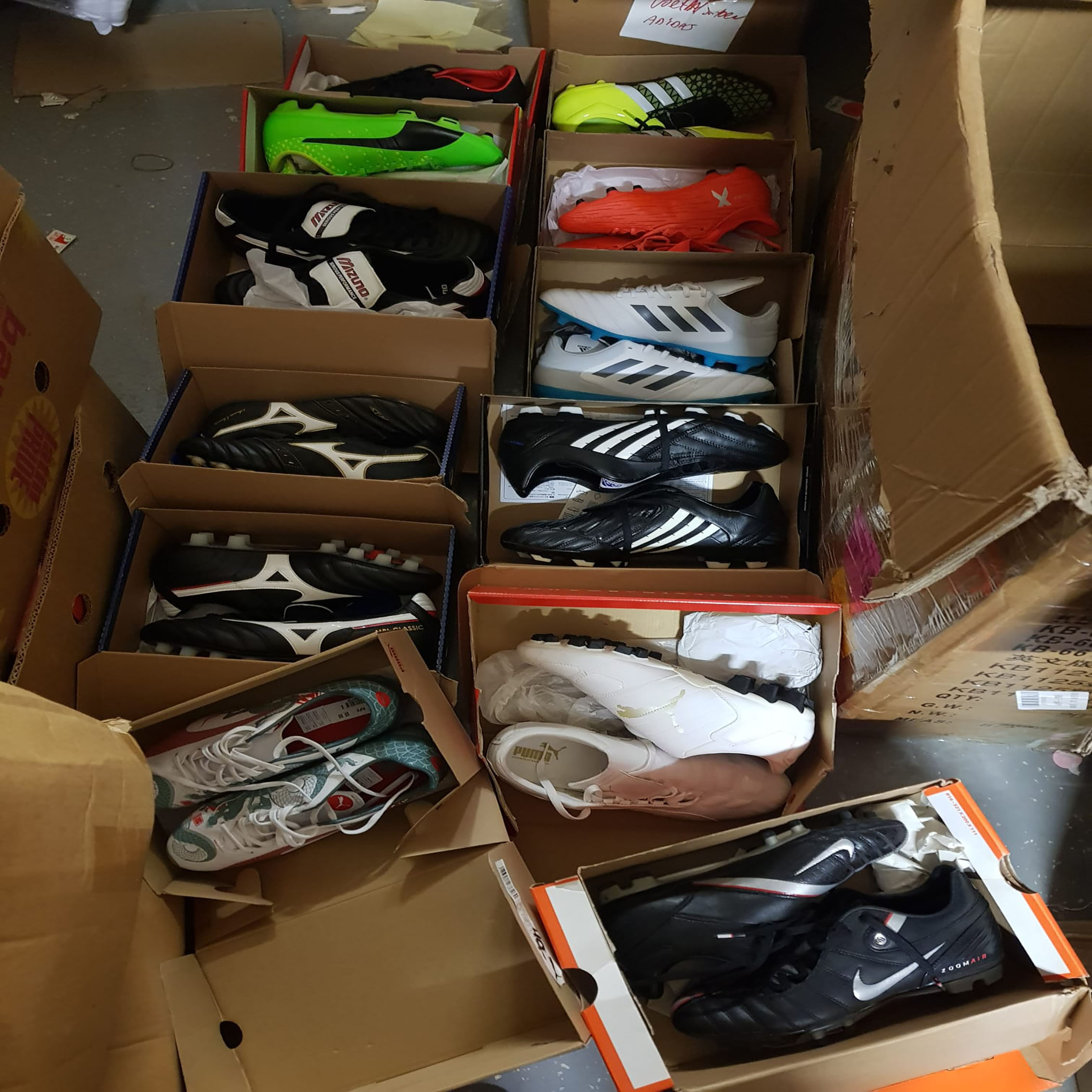 پکیج کفش فوتبال میکس برند های پوما ، آدیداس و ... | PUMA , ADIDAS