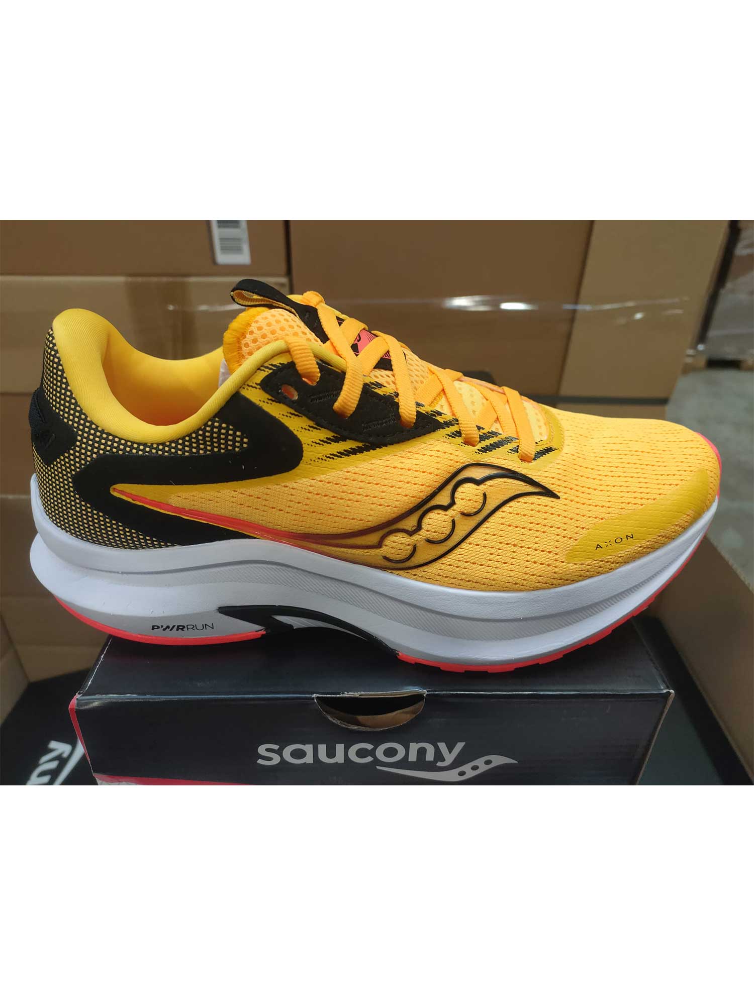 کفش ساکونی  _ saucony s10684
