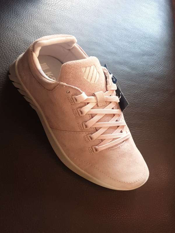 کفش ورزشی کی سوئیس( کا سوئیس) - K-SWISS